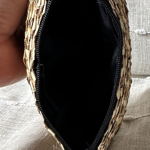 Handcrafted Uganda Made Banana Leaf & Palm Leaf Handwoven Zipper Clutch NWOT - Picture 7 of 10